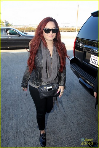  Demi Lovato: Off To Chile!