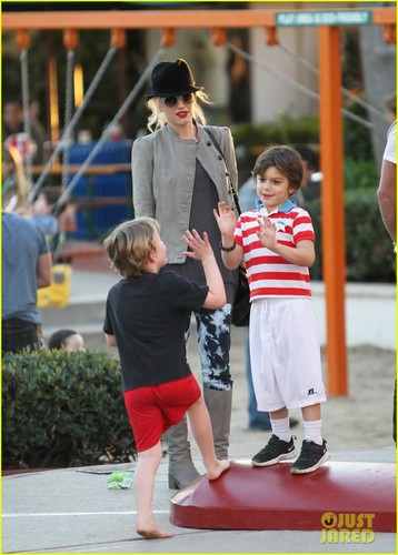 Gwen Stefani: Playtime with the Family!