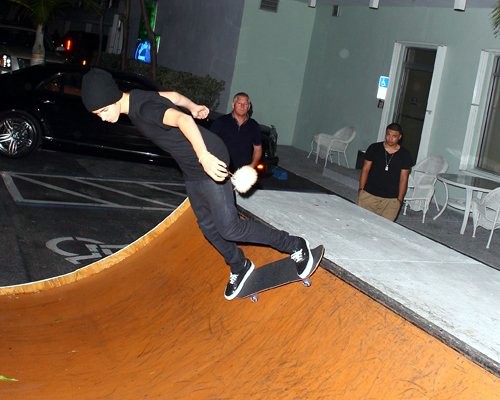  Justin skateboarding in Miami :)