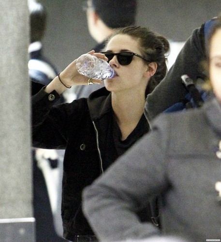  Kristen Stewart arrives at LAX Airport in Los Angeles, California - February 2, 2012.