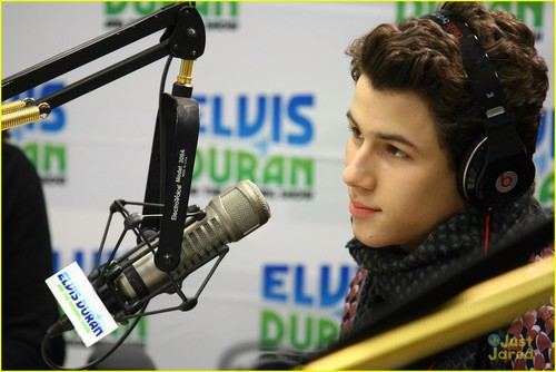  Nick Jonas Drops por The Elvis Duran Morning Show