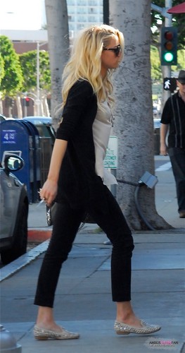  OUT AND ABOUT IN BEVERLY HILLS (JANUARY 28TH)