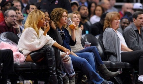  蕾哈娜 - Denver Nuggets v Los Angeles Clippers game - February 02, 2012