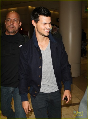  Taylor Lautner is NOT Stretch Armstrong