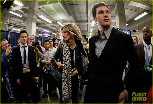 Gisele Bundchen Consoles Tom Brady After Super Bowl Loss