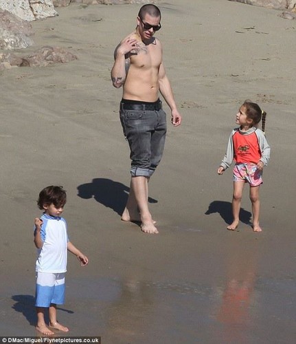  Jennifer, Casper & Twins at the Beach, Santa Monica, CA 05/02/12