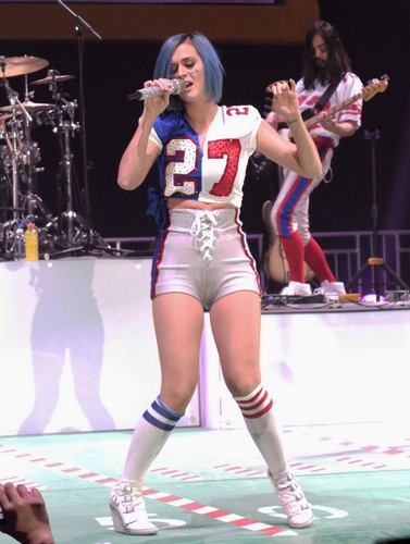  Performing at Directv's Super Saturday Night concert in Indianapolis [4 February 2012]