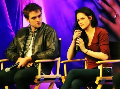  Rob & Kristen At BD Part 1 Convention