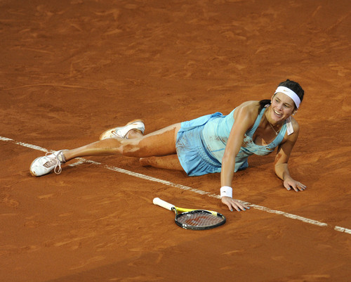 Julia Görges looks Good Covered in Clay