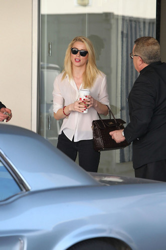  Amber Heard leaves the Michael Kors designer boutique in Beverly Hills