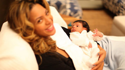  Beyonce's baby {OFFICIAL PHOTOS}