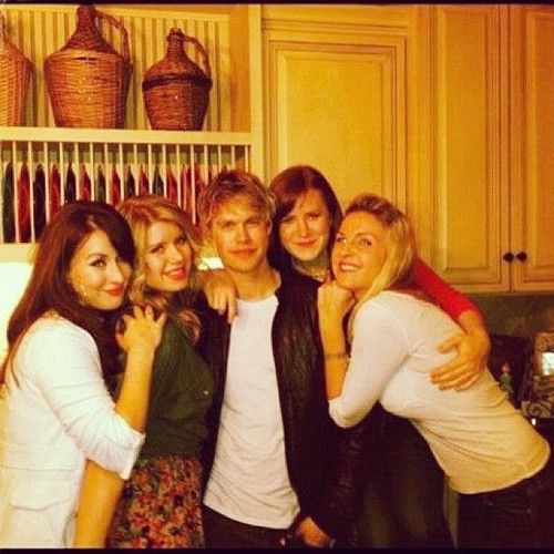  Chord with his sisters + a friend