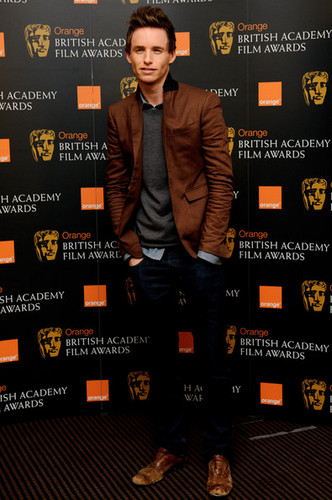  Eddie Redmayne - jeruk, orange British Acodemy film awards