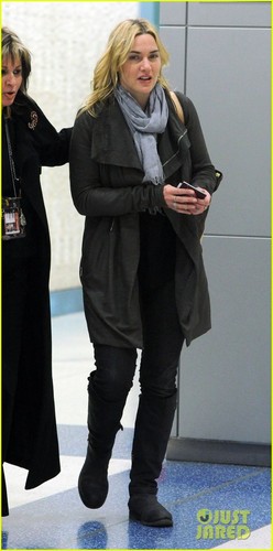  Kate Winslet: Airport Arrival