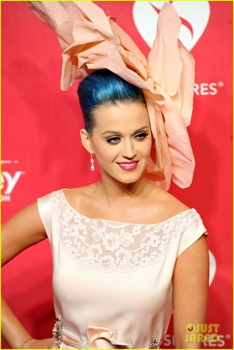  Katy Perry: Petal Power for MusiCares!