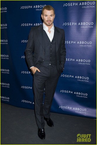  Kellan Lutz: Joseph Abboud প্রদর্শনী at Fashion Week!