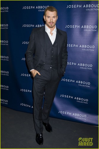  Kellan Lutz: Joseph Abboud دکھائیں at Fashion Week!