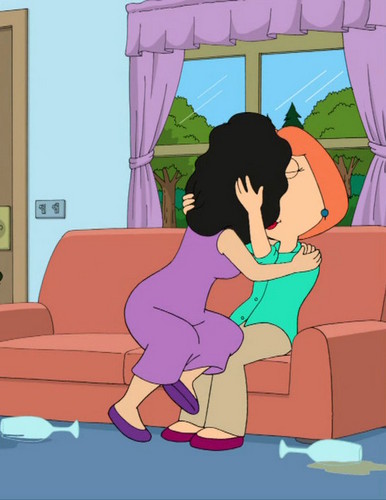 Lois and Bonnie kiss 8