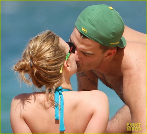  Scarlett Johansson: Bikini 바닷가, 비치 Kisses!