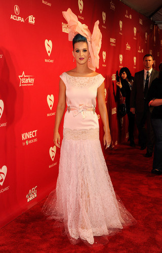  2012 MusiCares Person Of The ano Gala in LA [10 February 2012]
