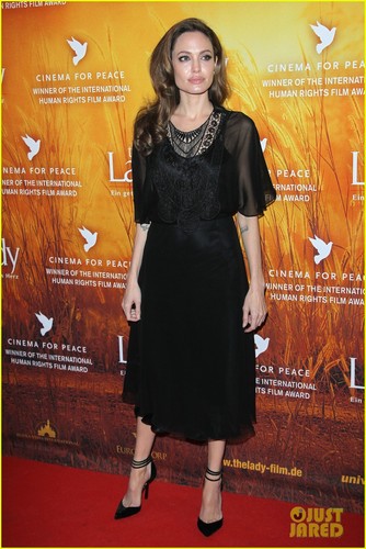  Angelina Jolie: 'Lady' Premiere at Berlin Film Festival!