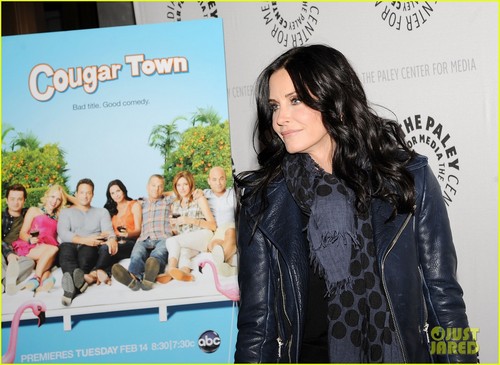  Courteney Cox: 'Cougar Town' Premieres Tonight!