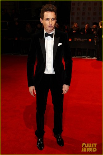  Eddie Redmayne - BAFTAs 2012 Red Carpet