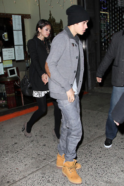  Justin Bieber and Selena Gomez out for ディナー in Manhattan.