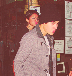  Justin and Selena out for hapunan in Manhattan :)