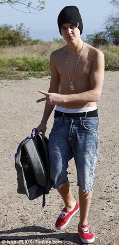  Justin bieber at family the plage in California