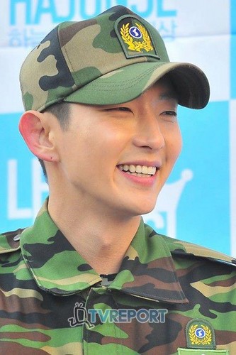  Lee Jun Ki Discharged from Military Service