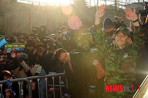  Lee Jun Ki Discharged from Military Service