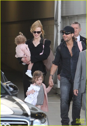  Nicole Kidman & Keith Urban: Family Flight