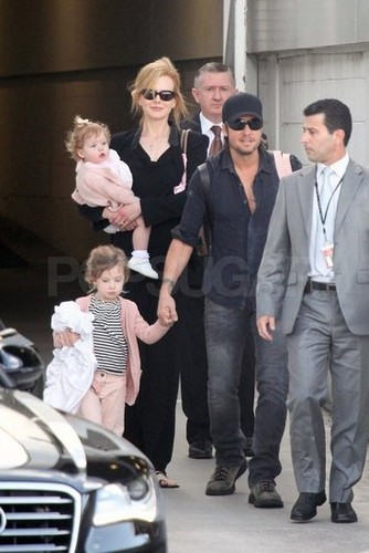  Nicole Kidman and Keith Urban Travel Down Under With Their Girls