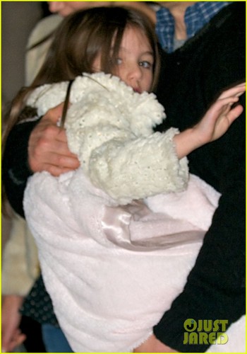  Tom Cruise & Katie Holmes: Family makan malam with Suri & Connor!