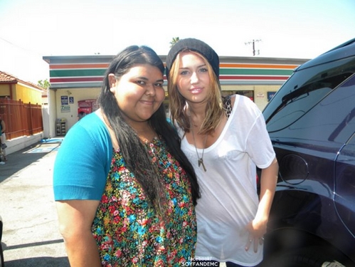 miley with fans 