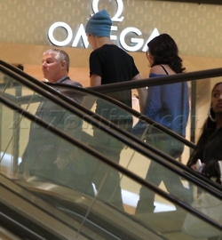  Justin Bieber and Selena Gomez at beverly center