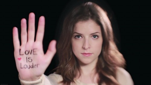  Anna Kendricks Supports “Love is Louder”