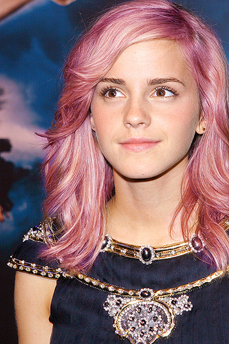  Emma Watson II merah jambu pastel hair