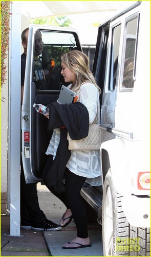  Hilary Duff: Out to ужин with Haylie!