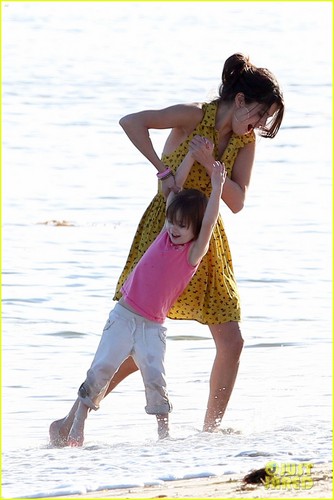  Selena Gomez Hits the playa With Justin Bieber's Family