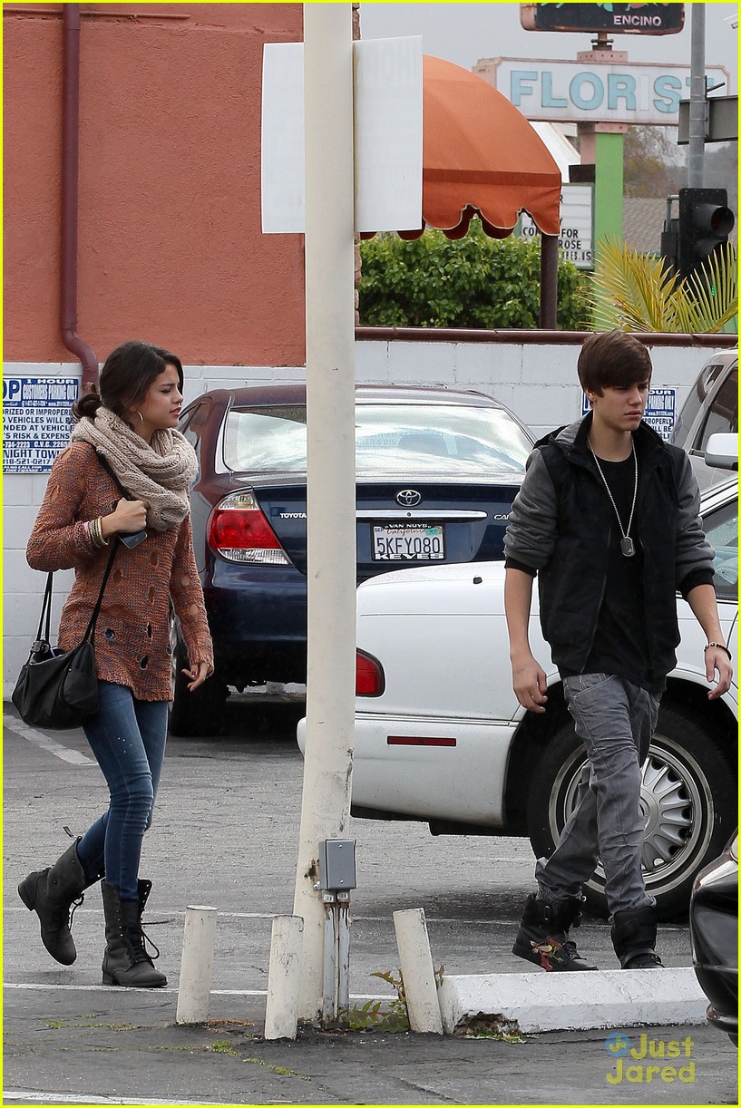 Selena Gomez & Justin Bieber: iHop Breakfast Date