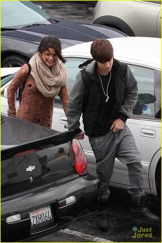 Selena Gomez & Justin Bieber: iHop Breakfast Date