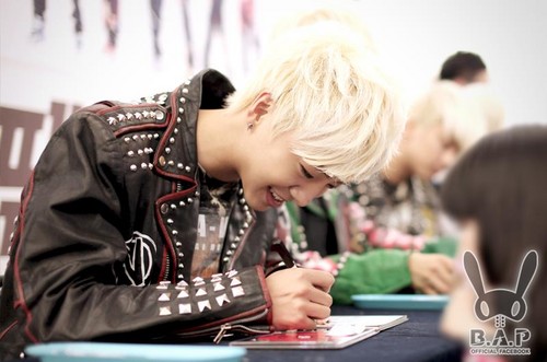  B.A.P. first 粉丝 signing event