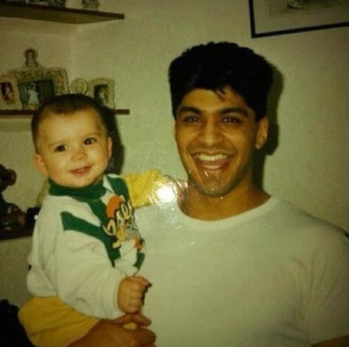 Baby Zayn and his dad :))
