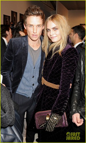  Clemence Poesy: burberry tampil with Eddie Redmayne!