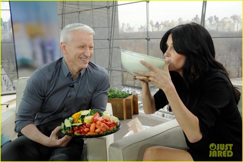  Courteney Cox Drinks Ranch Dressing on 'Anderson'