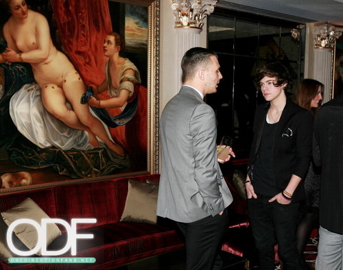  Harry Attends GQ’S Private jantar x♥x