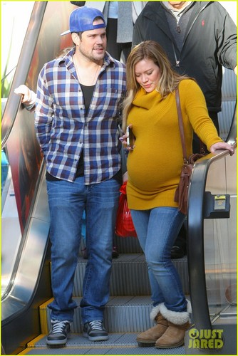  Hilary Duff & Mike Comrie: Mall Mates