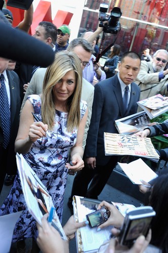  Jennifer Aniston Getting Her estrella On The Hollywood Walk Of Fame [22 February 2012]